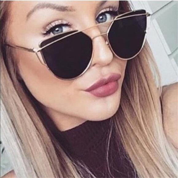 Free Sunglasses - Picture 2 of 4